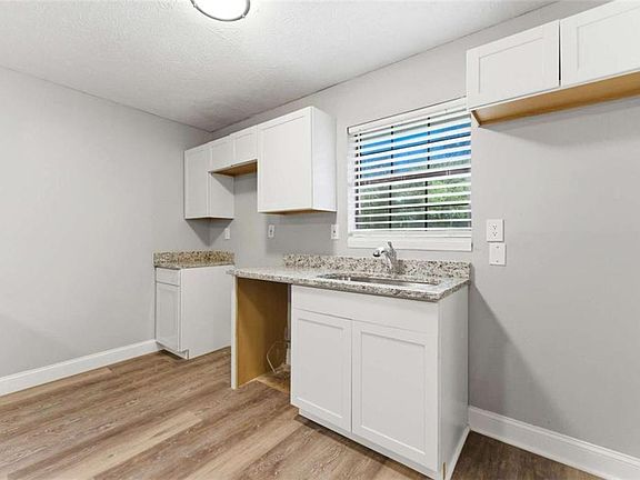 2nd image of 1677 Liberty Valley