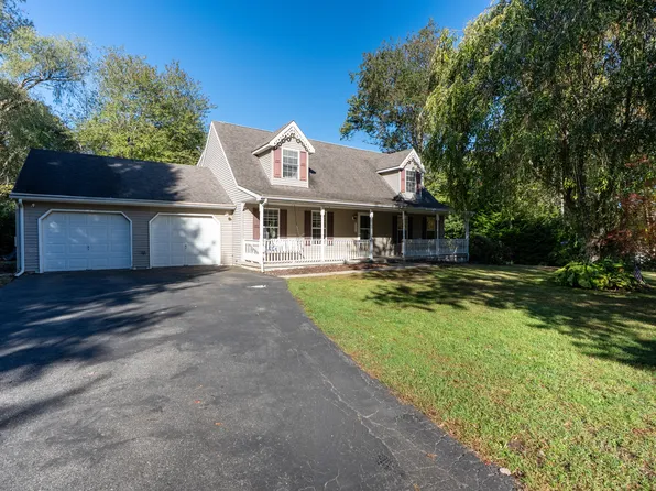 15 Jeffrey Manor Road, Montville, CT 06370