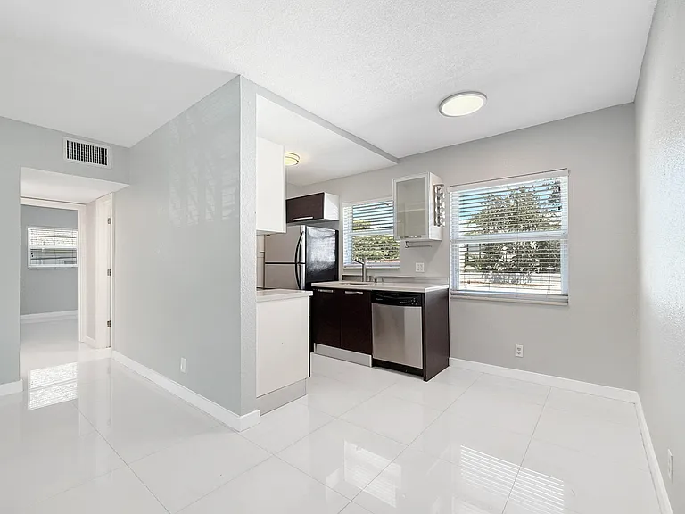 416 NE 15th Ave #12 — Photo 8