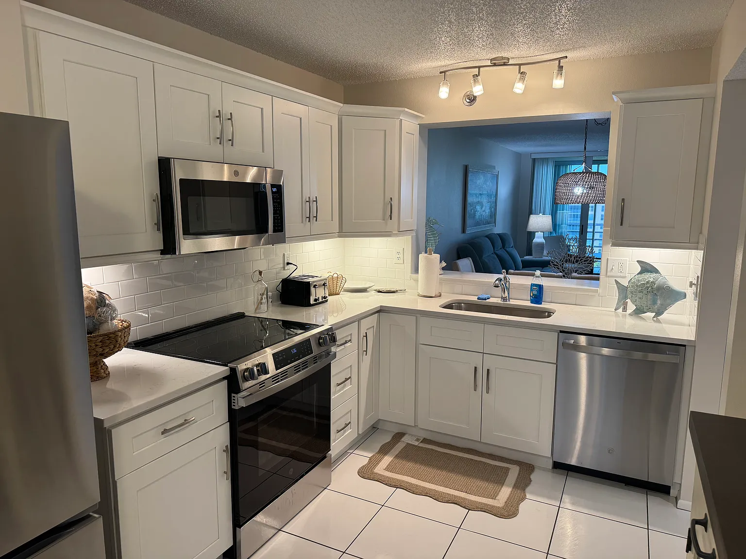 2 bed, 1256 sqft, $2,300 — Photo 4
