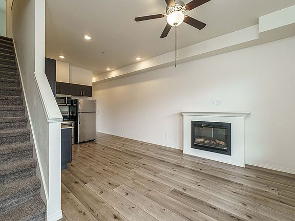 2nd image of 2713 E Evergreen Blvd #102
