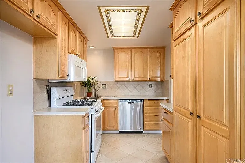 1 bed, 1.0 bath, 795 sqft, $1,625 — Photo 3