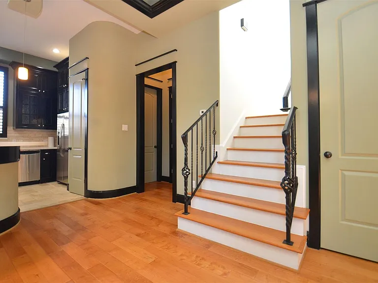 1818 Binz St #E — Photo 21