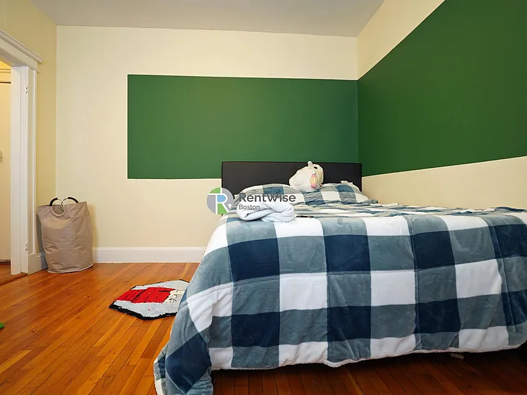 225 Kelton St #4U — Photo 3