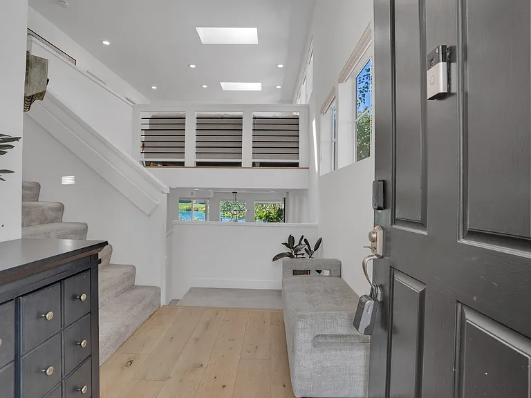 E Lakeshore Dr — Photo 9