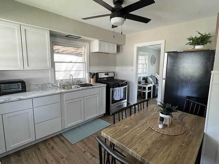 927 Maryland St #927 — Photo 1
