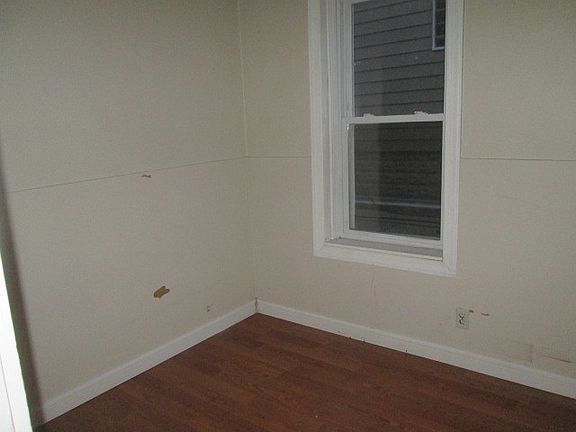 4th image of 1226 Lombard Ave