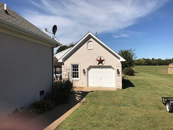 3rd image of 315 Southwind Dr
