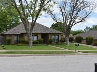 10132 Regent Row, Benbrook, TX 76126