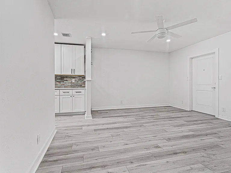 2060 NE 1st St #16 — Photo 10