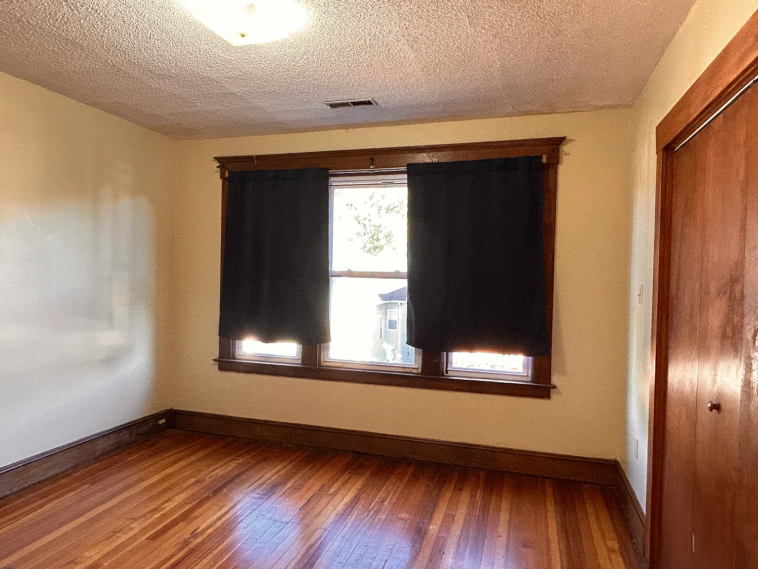 2 bed, 1100 sqft, $1,600 — Photo 4