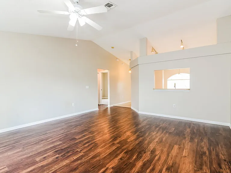 338 Arlington Cir — Photo 6