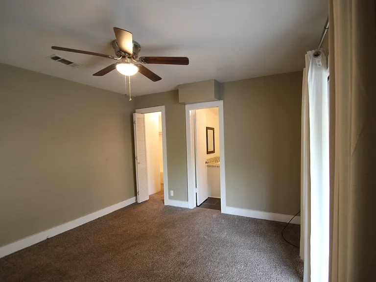 1415 W Crawford St — Photo 16