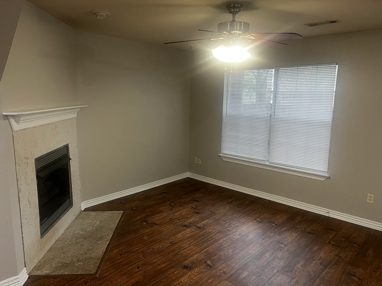 3 bed, 2.5 bath, 1496 sqft, $1,700 — Photo 3