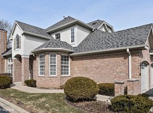 7952 Ashbrook Ct, Darien, IL 60561