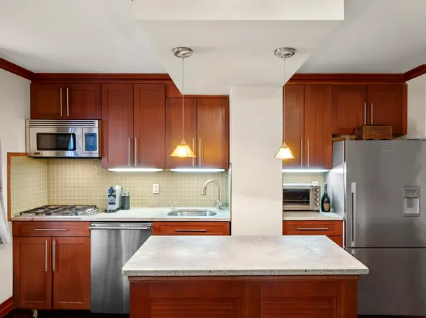 85 8th Avenue image 3 of 5