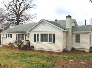 27 Ware St, Ware Shoals, SC 29692