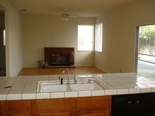 3rd image of 124 Oak Brook Ct
