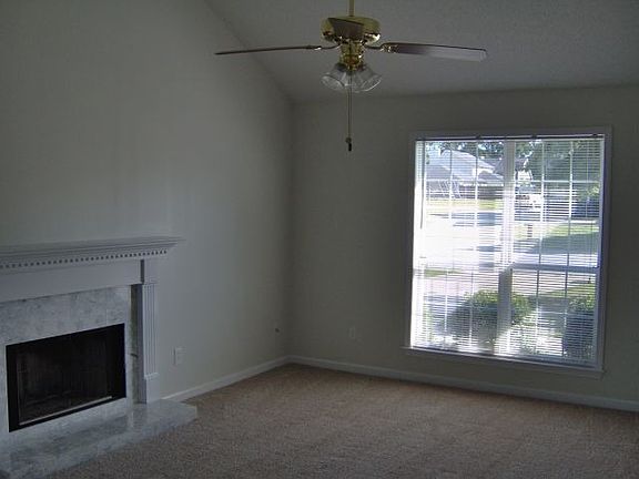 Great room has oversized front window with new carpet and fresh paint.
