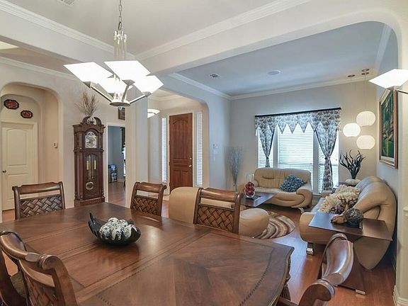 3rd image of 8624 Lindenwood Ln