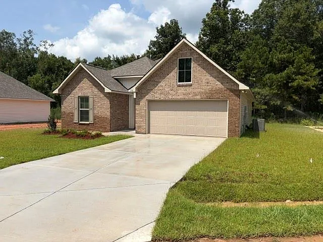 190 Southgate Dr — Photo 2