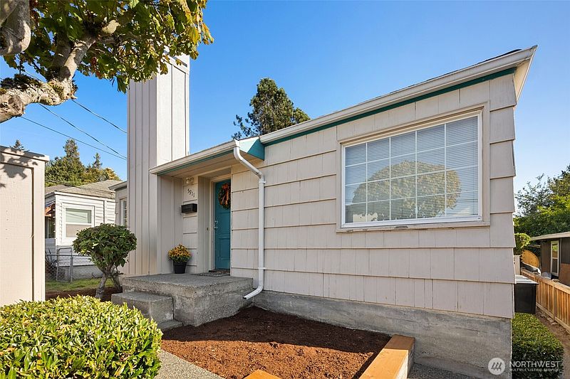 5th image of 5911 SW Admiral Way