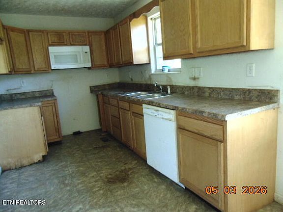 5th image of 293 Lillian Ln