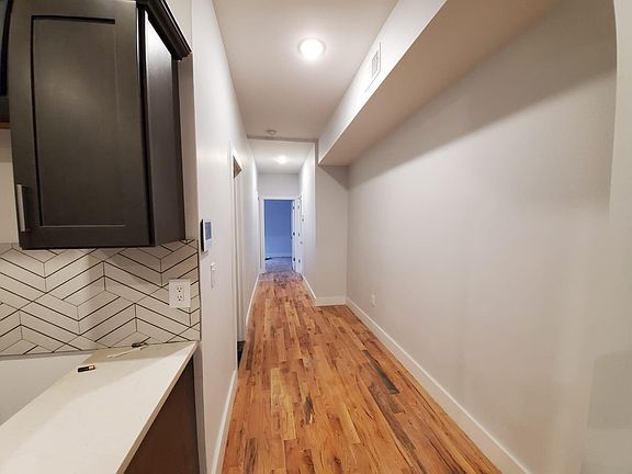 5th image of 19 Jewett Ave APT 1M