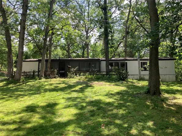 3281 58th Street Dr, Vinton, IA 52349