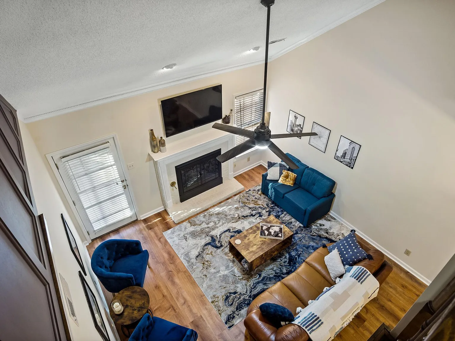 4 bed, 2.5 bath, 1852 sqft, $4,350 — Photo 4