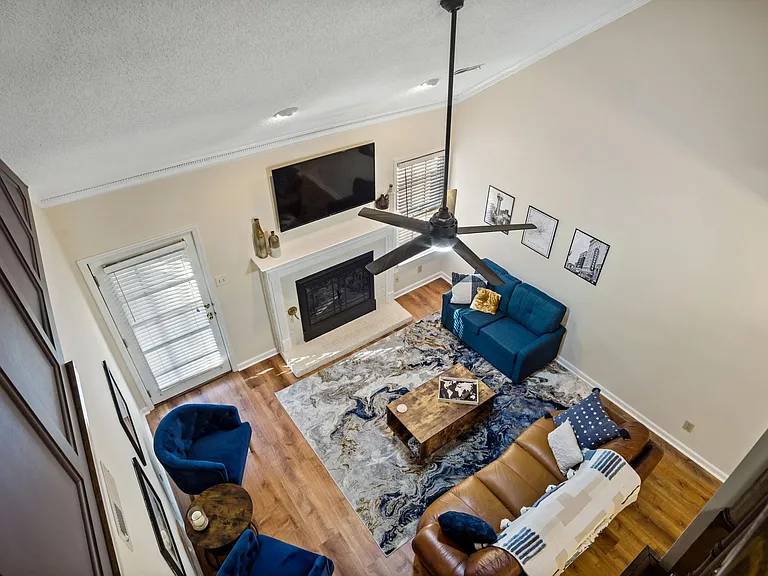 10425 Ravenbrook Ln — Photo 4