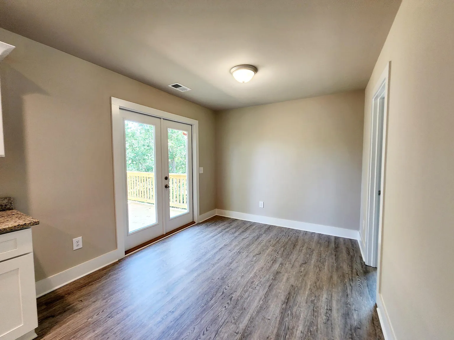 3 bed, 2.5 bath, 1405 sqft, $2,200 — Photo 4