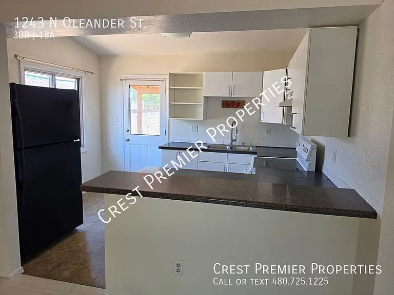 1243 N Oleander St — Photo 12