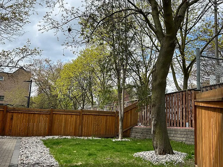 1666 Queen St E #2 — Photo 25