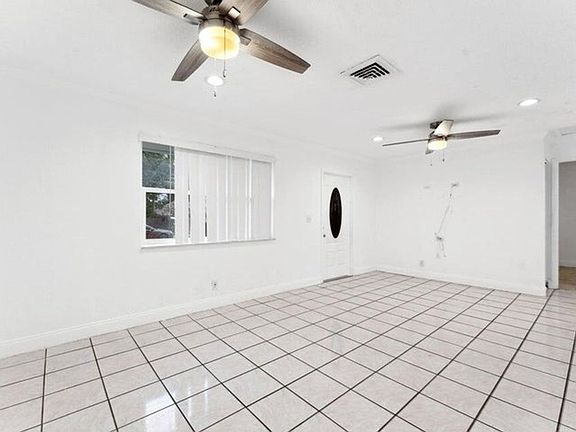 5th image of 4274 Centurian Cir