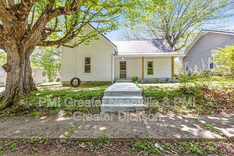 3 bed, 2.0 bath, 1132 sqft, $1,900 — Photo 2