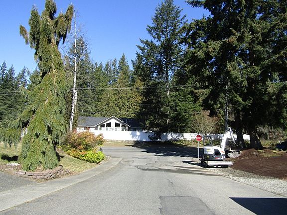 5th image of 11206 211th Avenue Ct E