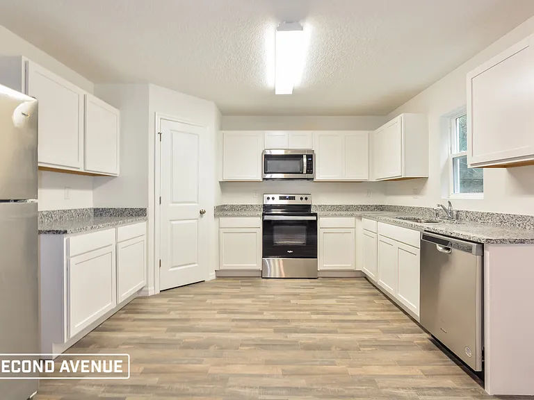 9779 N Langdon Rd — Photo 2