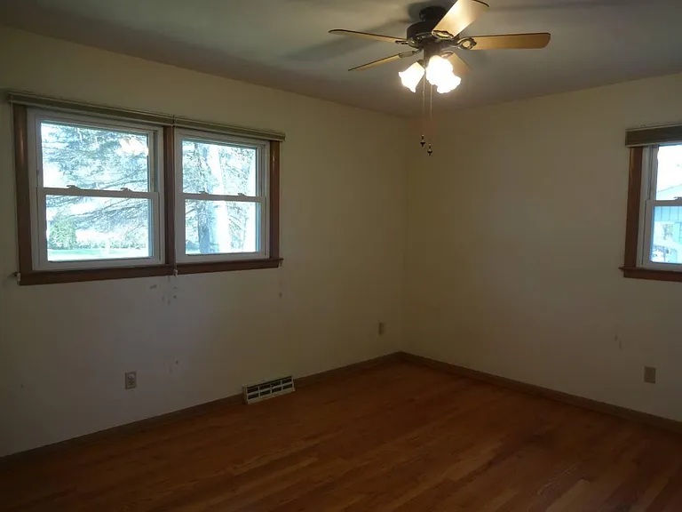 5033 Regent St — Photo 2