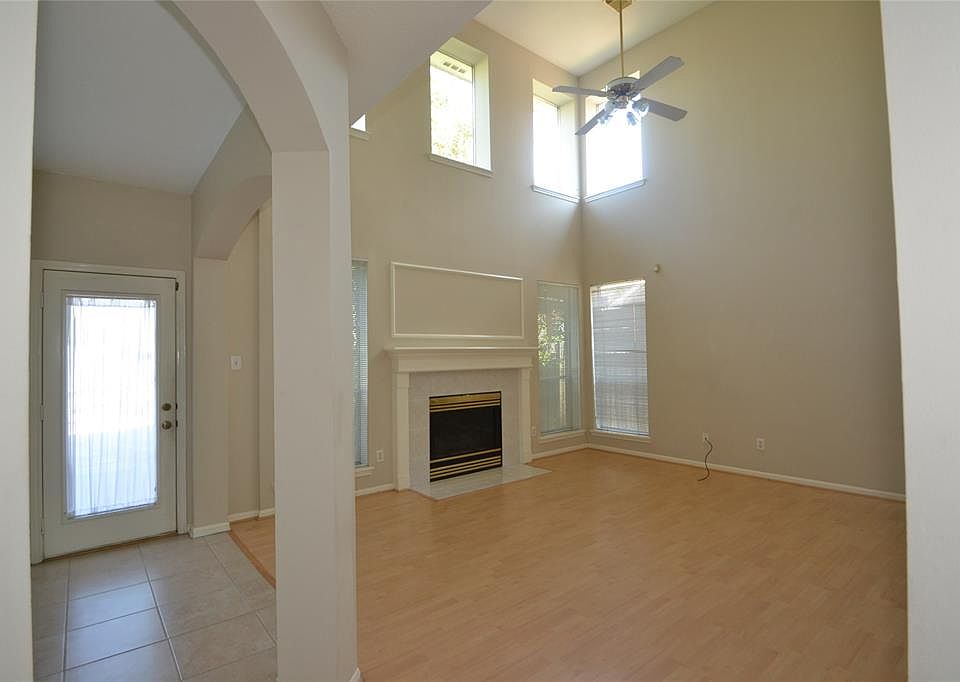 1st image of 15406 Amesbury Ln