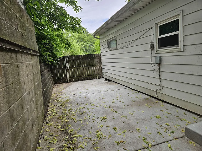 16 Riverview St — Photo 11