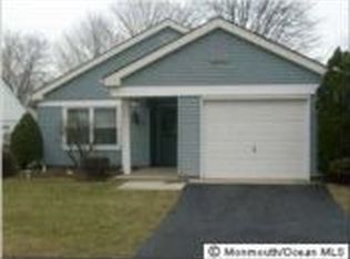 5 Woodstock La, Manchester, NJ 08759