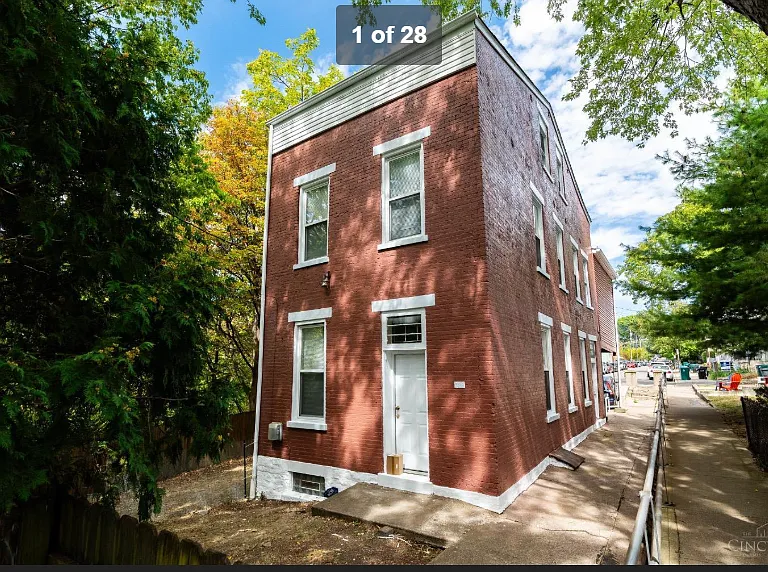 326 Emming St — Photo 11