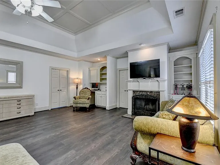 8910 Pinehurst Cv — Photo 52