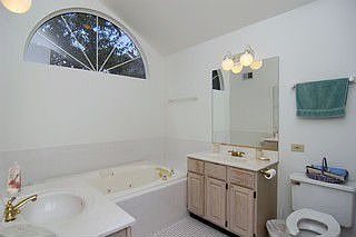 4th image of 2010 N Evergreen Ave #20