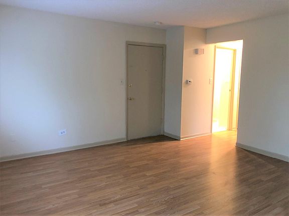 2nd image of 10008 Holly Ln