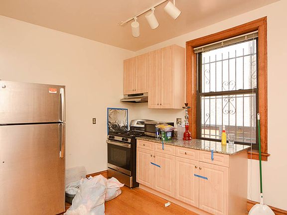 4th image of 1520 W Cornelia Ave APT 1