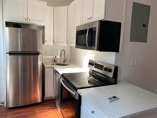 Rented by Premier Metro Realty Corp | media 15