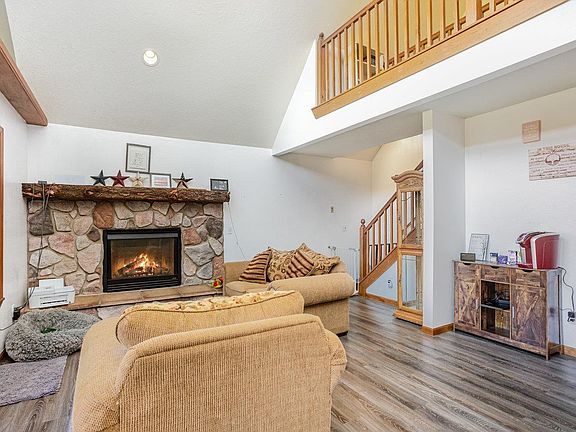 3rd image of 823 Valley Stream Ct