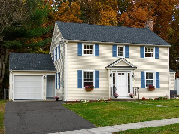 90 Hartwick St, Springfield, MA 01108
